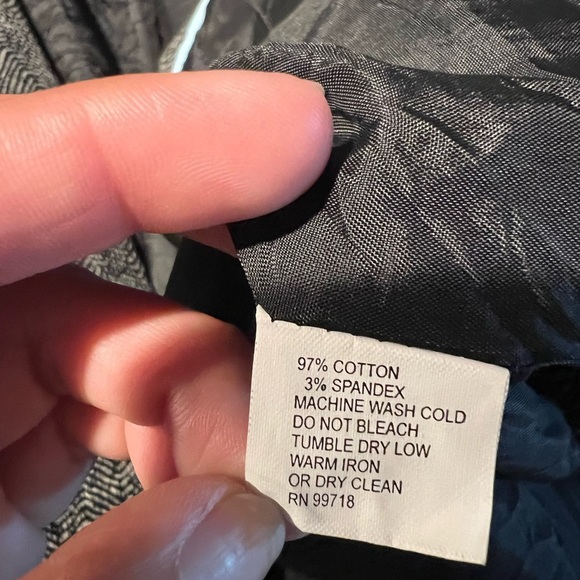 VGT D. Terrell Black Grey Chevron Print Mid Length Button Coat Size 12 Cotton - Picture 7 of 7